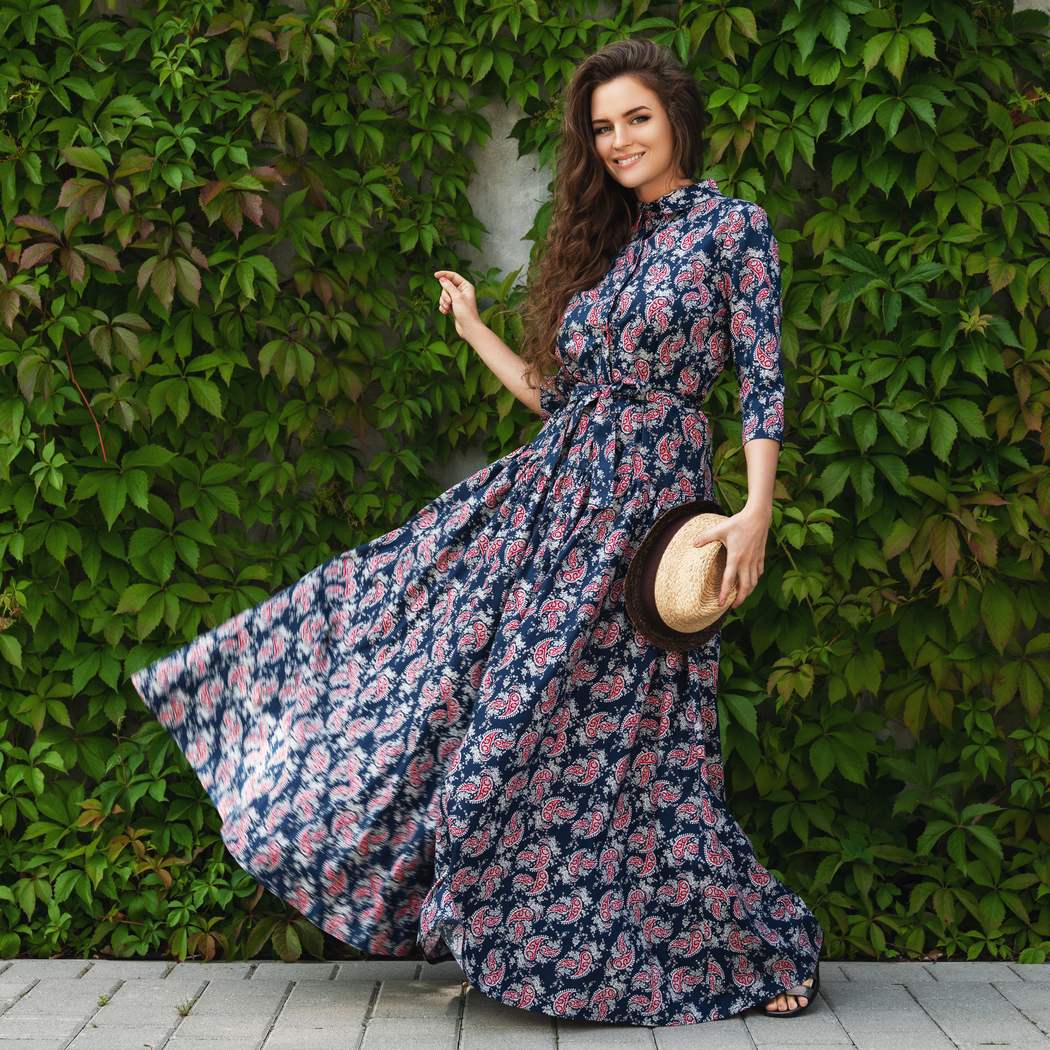 Sukienka boho na wesele nie wychodzi ze ślubnej mody. Pomogę ci wybrać model, w którym zrobisz wrażenie
